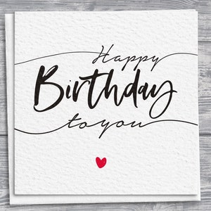 Biglietto di auguri di buon compleanno con scritta disegnata a mano e dettaglio del cuore rosso, biglietto di auguri, design quadrato