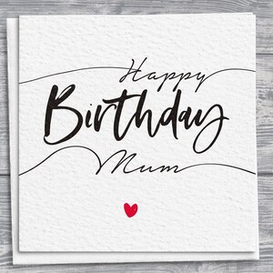 Mamá feliz cumpleaños dibujado a mano Scripty Square Card, detalle del corazón rojo, tarjeta de felicitación, regalo de cumpleaños de mamá