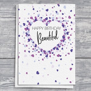 Cartão A5 de confete de coração aquarela roxo, Script desenhado à mão "Feliz aniversário, linda", Cartão de felicitações