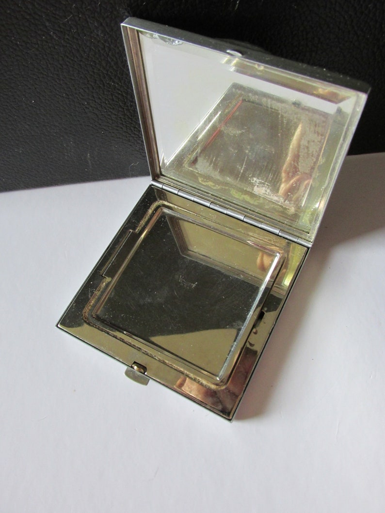 Art Deco VOLUPTE Silver Tone COMPACT Snap Closure Clear /& Red Rhinestones Decor 3 Square Collectible Multi Use Box MakeUp Has Been Removed