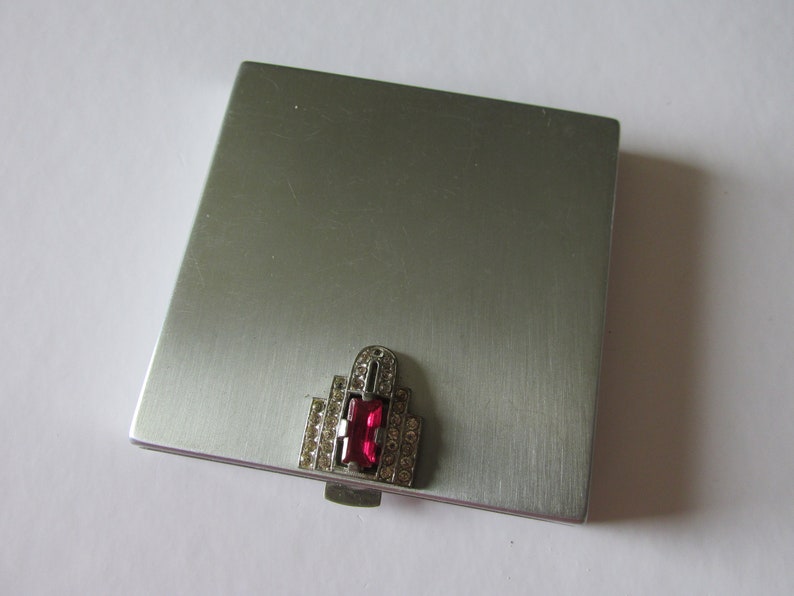 Art Deco VOLUPTE Silver Tone COMPACT Snap Closure Clear /& Red Rhinestones Decor 3 Square Collectible Multi Use Box MakeUp Has Been Removed