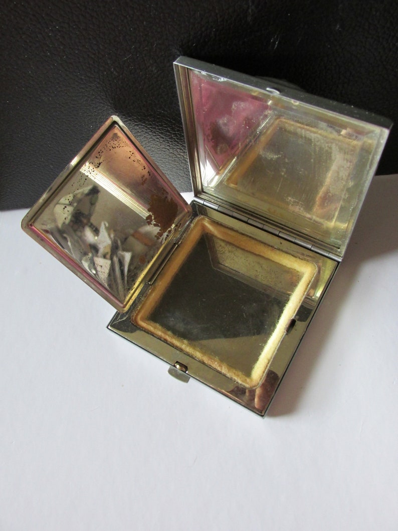 Art Deco VOLUPTE Silver Tone COMPACT Snap Closure Clear /& Red Rhinestones Decor 3 Square Collectible Multi Use Box MakeUp Has Been Removed