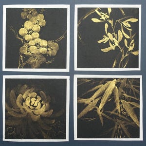 Die vier edlen Pflanzen — Pflaume, wilde Orchidee, Bambus, Chrysantheme — Set von 4 originalen Sumi-e Gemälden in goldener Tusche auf schwarzem Reispapier