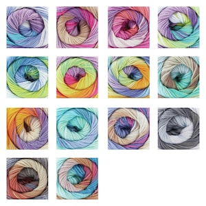 Könnte beinhalten: Eine Sammlung farbenfroher Garnknäuel, jedes mit einer einzigartigen Mischung aus Farbtönen. Das Garn ist spiralförmig angeordnet und zeigt eine Vielzahl von Farben, darunter Blau-, Grün-, Lila-, Rosa- und Gelbtöne. Die Knäuel sind eng gewickelt.