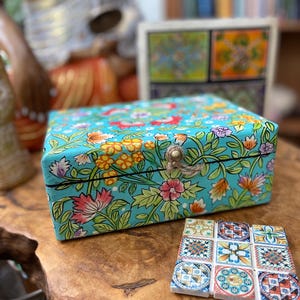 Boîte en bois turquoise florale peinte à la main boho hippie indien