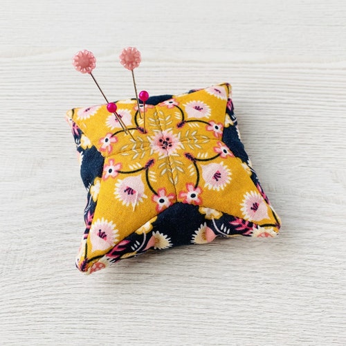 Bee Pin Cushion / Pin Cushion / Petal Pin Cushion Etsy