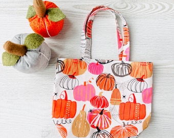 Bolsa de dulces o trucos: calabazas de color rosa y naranja