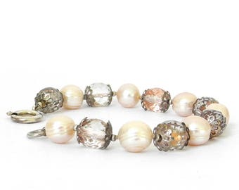 Pearls Bracelet . Peach Freshwater Pearls and Swarovski Crystals Bracelet. Beaded  Sterling Silver Bracelet.  Pearls Jewellery