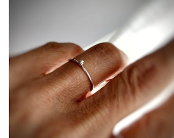 Anillo de plata esterlina reciclado. Anillo de plata fina. Pinky Ring. Anillo de dedo índice. Anillo de apilamiento. Anillo Midi.