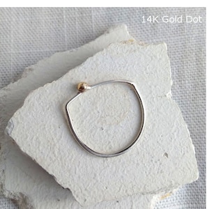 Stapelring. Fijne ring gerecycled zilver en 14ct geel goud. Fijne stapelring. Midi-ring. Pinky ring