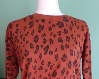 Vintage 90s 1990s Rust Brown Cheetah Animal Print Long Sleeve Crew Neck Knit Polyester Blend  Blouse Top Size Medium