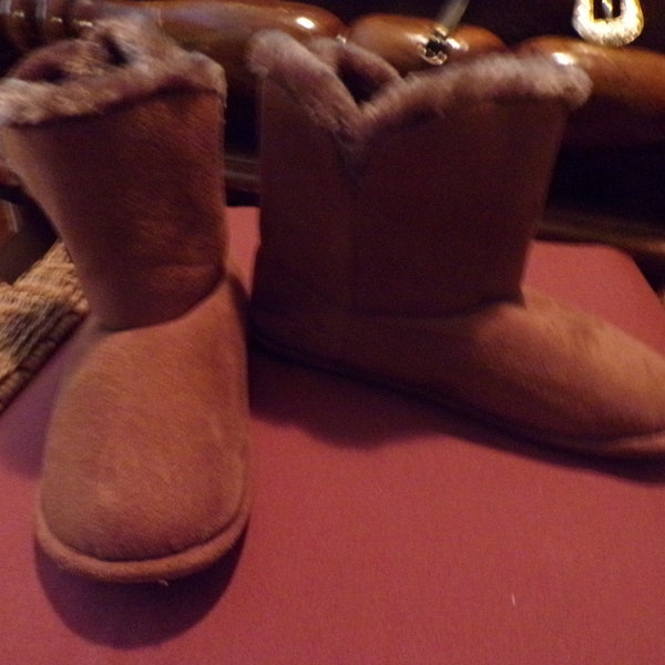 Winter Sierra Camel Tan  Faux Suede Ankle Fur lined Boots Bootie Size 10M (Fit Small like size 9)