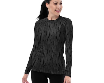 Camisa de manga larga para mujer con estampado de plumas de cuervo negro y armadura.
