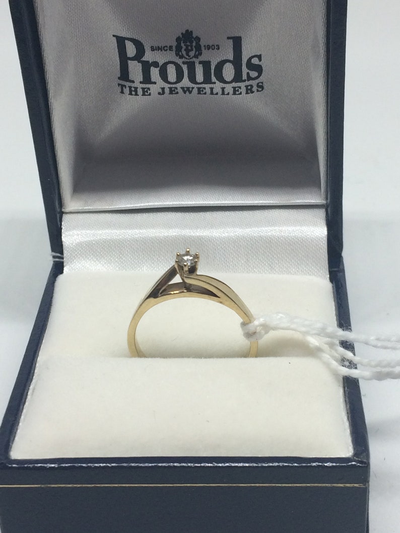 9ct Yellow Gold Ring set with Solitaire Diamond
