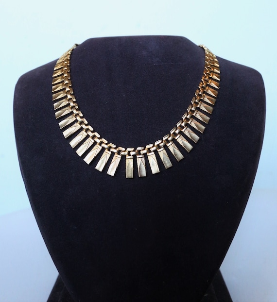 Cleopatra style gold necklace deals