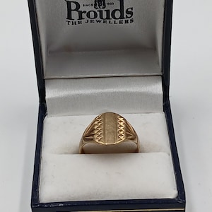 Vintage 9ct Yellow Solid Gold Signet Ring with a PATTERN Hallmarked LONDON 1969