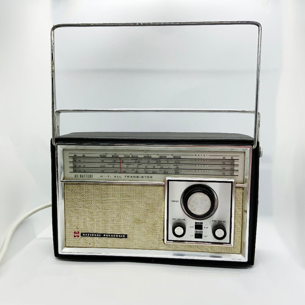 VINTAGE MATSUSHITA NATIONAL PANASONIC AM PORTABLE TRANSISTOR RADIO MODEL  R-157