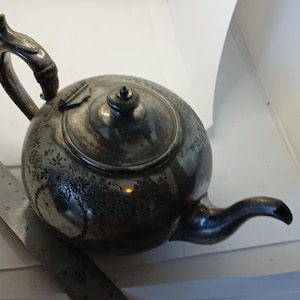 Tetera antigua de Sheffield, grabada en plata, inglesa, c. 1910