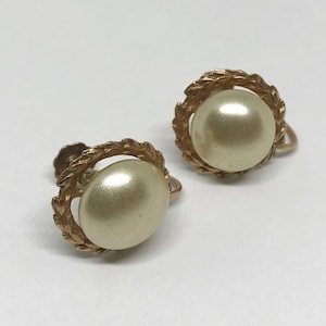 Vintage 9ct Yellow Solid Gold Screw-back Earrings with &#39;Pearls&#39;