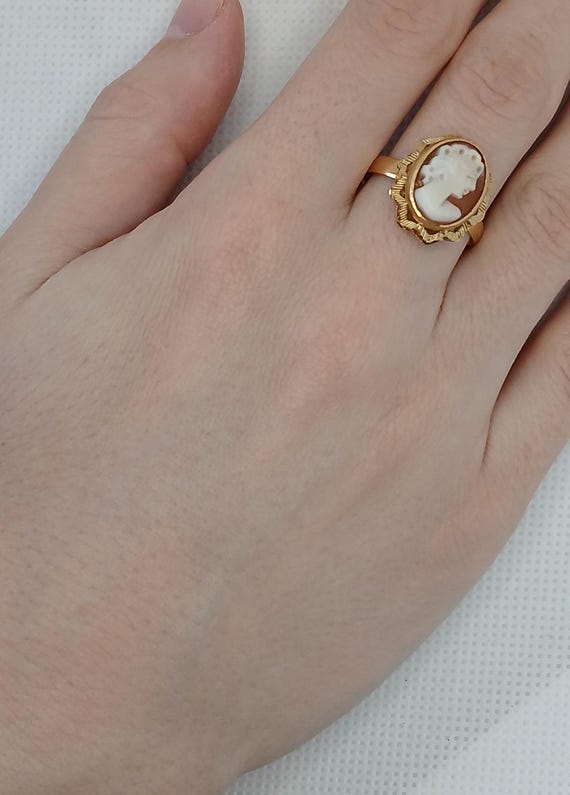 Vintage Hand Carved Cameo Ring - 18ct Solid Gold … - image 6