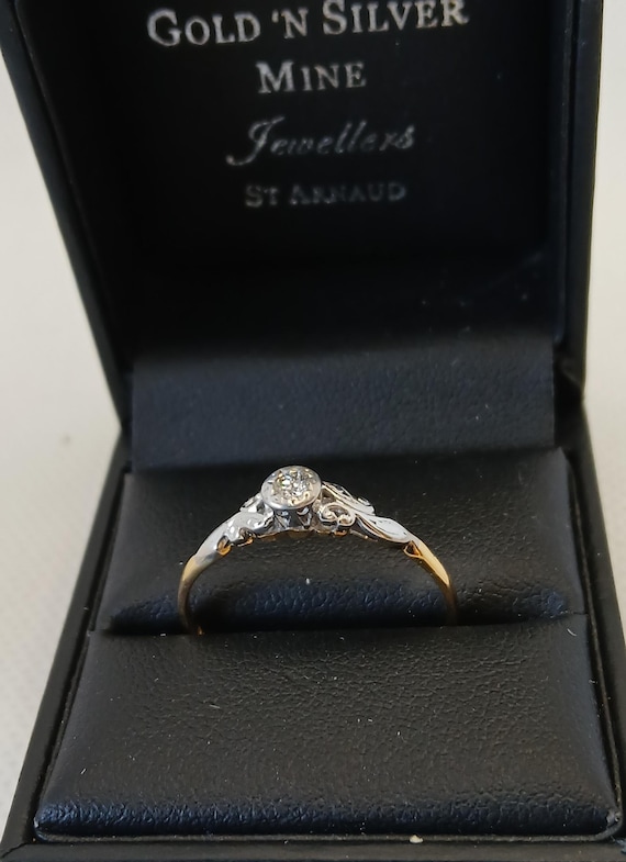 ART DECO 18ct Solid Gold and SOLITAIRE Diamond En… - image 7