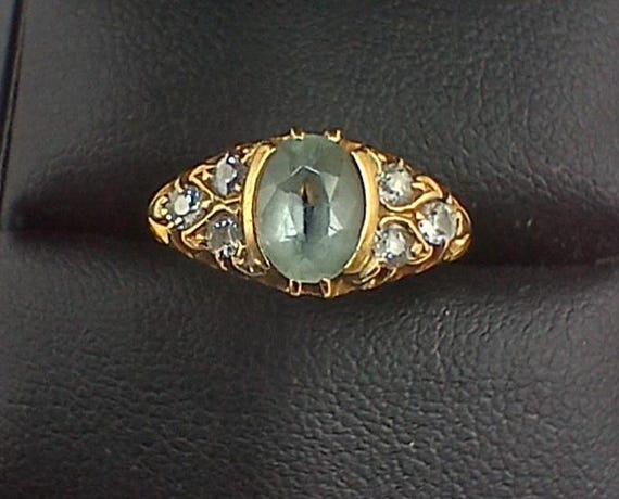 Antique 18ct Solid Yellow Gold Ring set with 6 x … - image 1