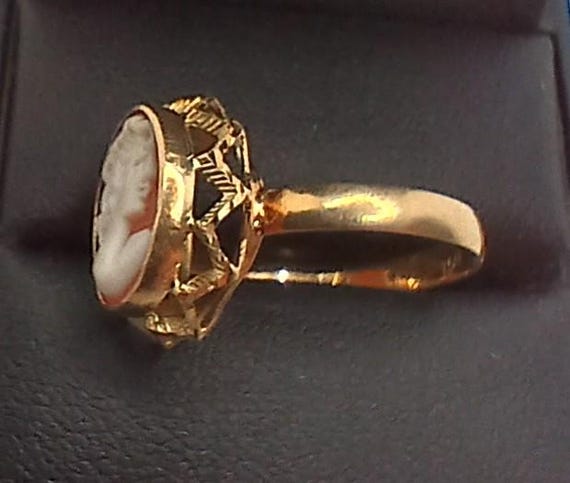 Vintage Hand Carved Cameo Ring - 18ct Solid Gold … - image 3