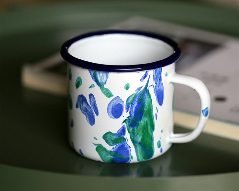 Handgeschilderde mok De heer en mevrouw mok Marmer emaille mok Aquarel mok Moderne mok Espresso cup Marmeren koffiemok Kampvuur mok Wandelen mok Theekop afbeelding 9