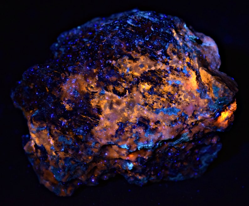 Cristal De Hackmanita Azul Fosforescente Fluorescente De 212 Quiates Con Lazurita Y Pirita De Badakhshan Afganistán imagen 1