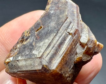 Cristal parasite de grande taille de 268 carats du Pakistan
