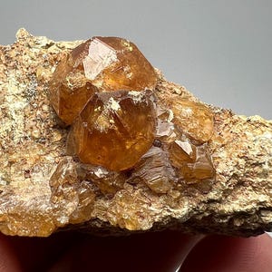 347 karat naturliga hessonit grossulära granatkristaller från Pakistan