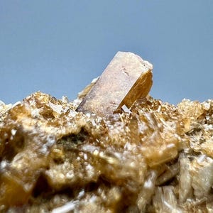 88 gram natuurlijke kinderkristallen met mica op matrix uit Afghanistan – zeldzaam mineraal exemplaar voor verzamelaars