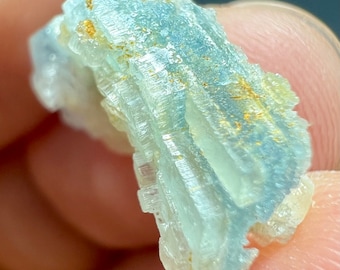 パキスタン、スカルドゥ産、67カラットの先端が尖ったアクアマリン結晶
