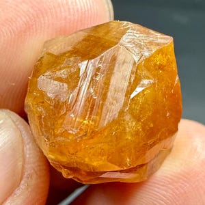 Cristal de granada grossular natural de 46 quilates do Paquistão