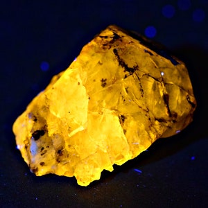 16 Carat Terminated Fluorescent Wernerite Scapolite Crystal From Badakhshan Afghanistan