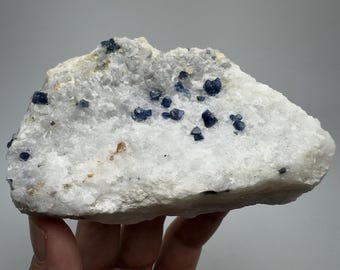 【鉱物標本】ツーソン購入品 スピネル 母岩付き アフガニスタン産 母岩上の天然蛍光スピネル結晶 - アフガニスタン標本 - Etsy 日本