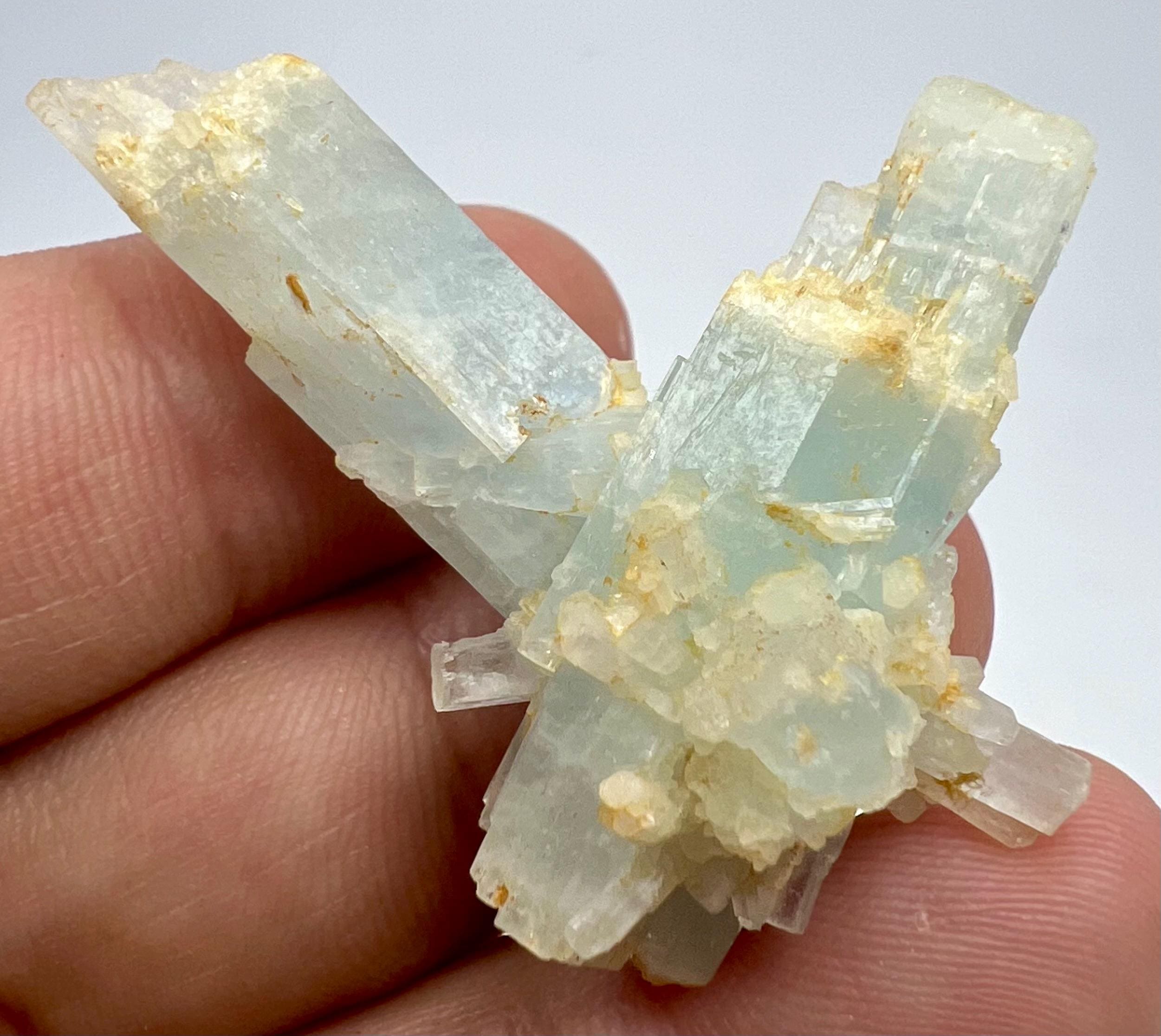 パキスタン、スカルドゥ産、67カラットの先端が尖ったアクアマリン結晶