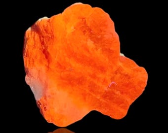 Hackmanita fluorescente fosforescente de 29 quilates con cambio de color, procedente de Badakhshan, Afganistán.