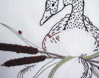 Kanadagans Handstickerei, November aus einem wilden Jahr der Kränze und Girlanden