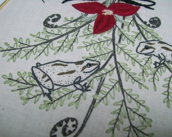 PDF Stickdatei für Frosch mit Farnen, Ein wildes Jahr der Kränze und Girlanden: Mai