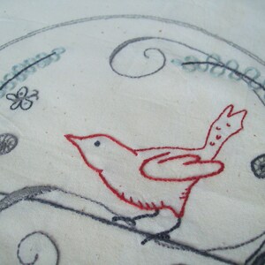 PDF Bird Embroidery Design, Downloadable Bird Embroidery Pattern, Morning Snack