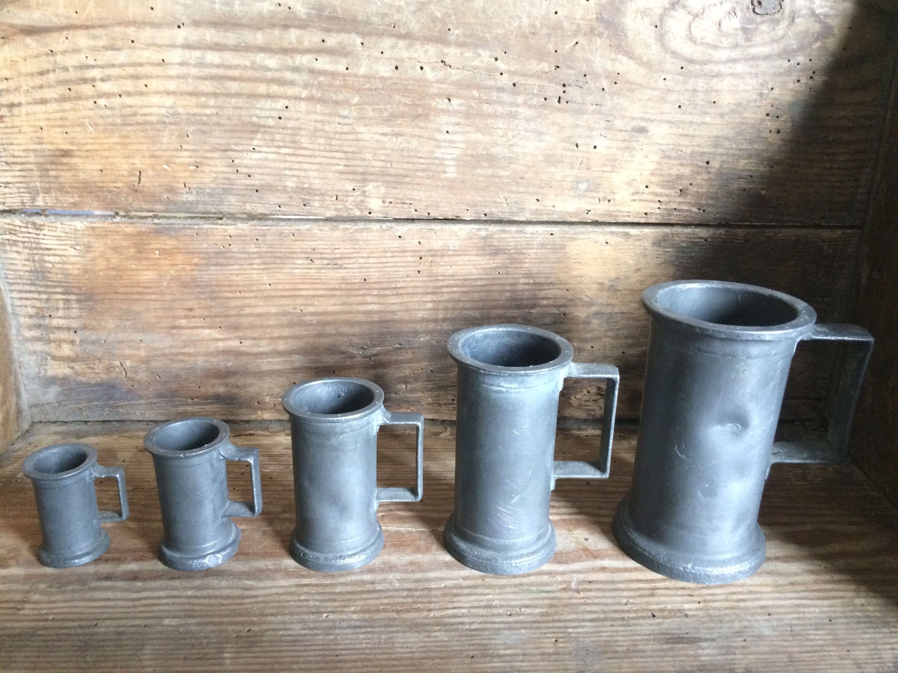 Verre Mesureur en Etain Vintage, Déco Cuisine, Measuring Cup in Vintage Pewter, Kitchen Decor