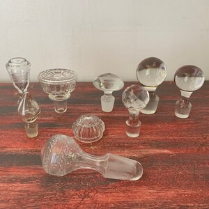 Bouchons de carafes en verre ancien