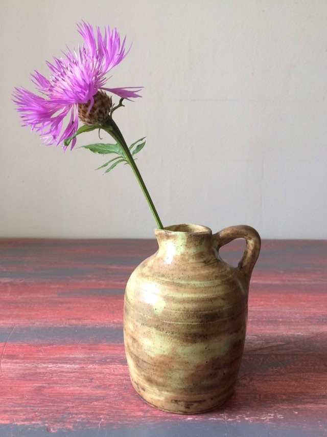 Petit Pichet en Grès Signé