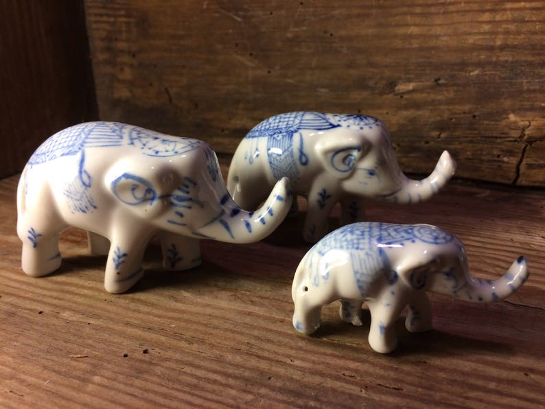 Elephants in blue and white earthenware Elephants in blue and white earthenware