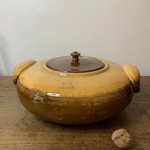Daubière in old pottery