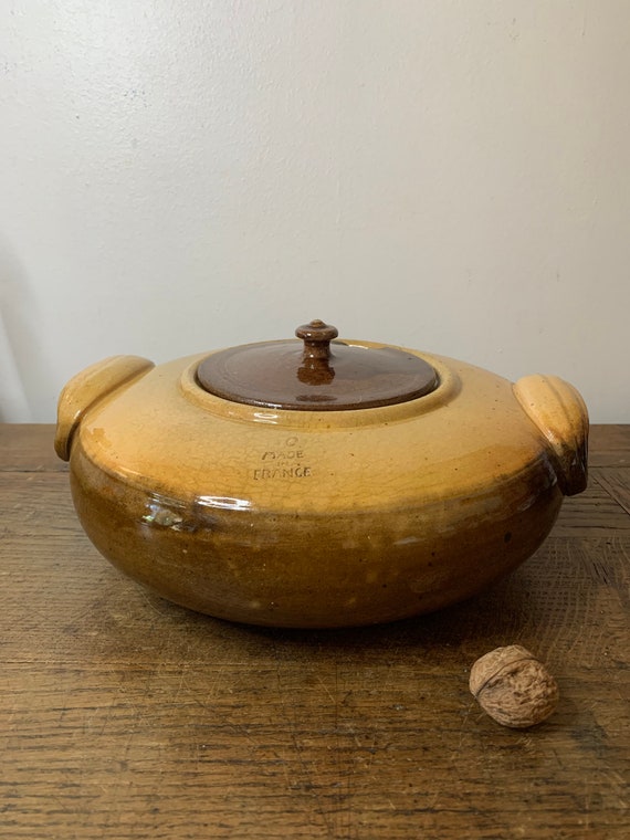 Daubière en poterie ancienne