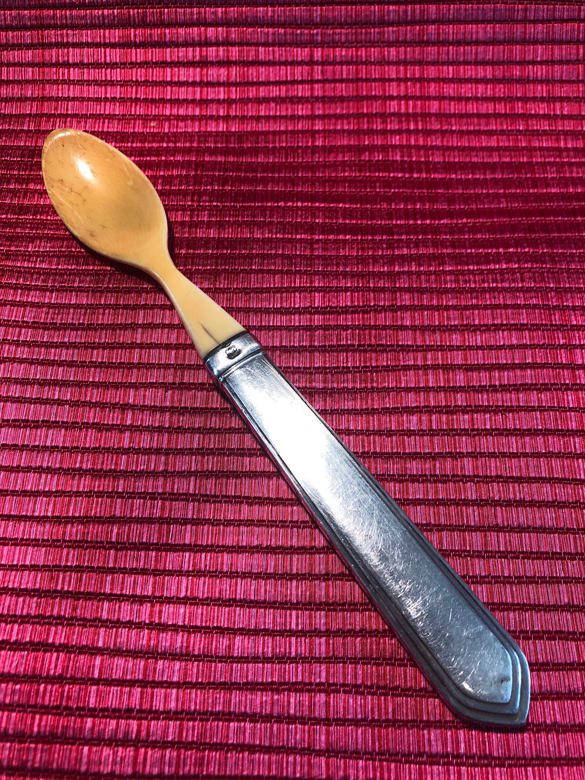 Cuillère Pour Bébé Ancienne , Metal Argenté