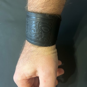 Leather Bracelet with Maori Design | Handmade Adjustable Wristband | Tribal Jewelry for Men and Women | Unique Gift