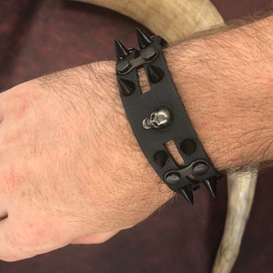 Bracciale in pelle con teschio personalizzato: bracciale a catena fatto a mano per uomo